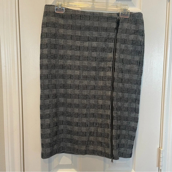 debbie schuchat Dresses & Skirts - Debbie Schuchat Plaid Knit Accent Zipper Black and White Pencil Skirt Sz 4